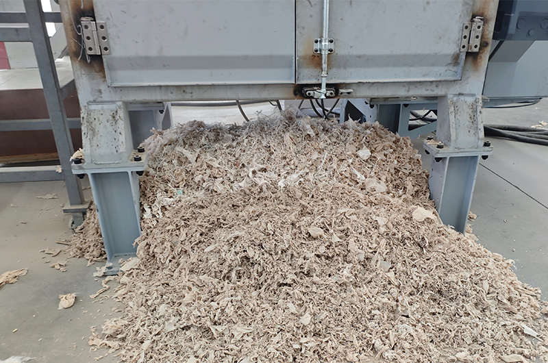 单轴撕碎机成品