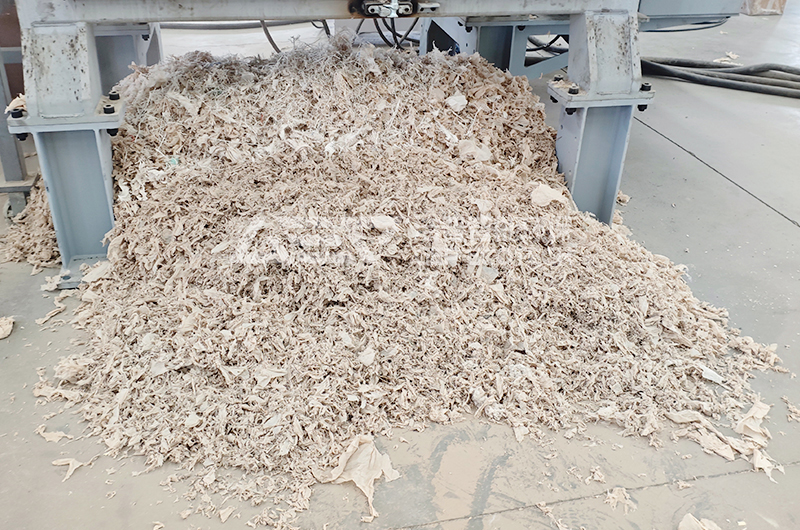 地膜细碎后成品